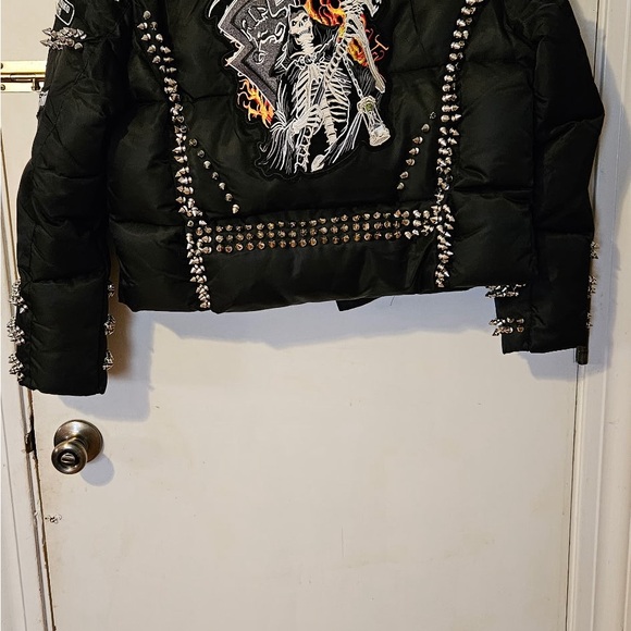 AKIRA Black Studded Patch Puffer Bomber Jacket - Picture 2 of 3